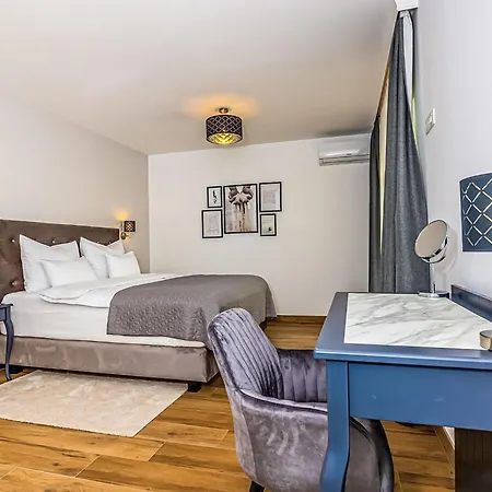 72 - 21 By Interhome *