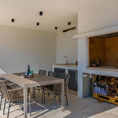 Villa 72 - 21 By Interhome