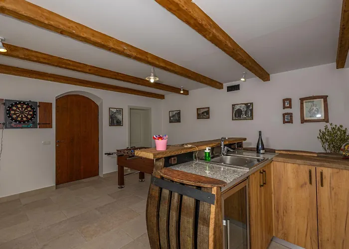 72 - 21 By Interhome Villa